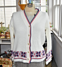Vintage 1970s Cable Knit Cardigan Snowflake Design RWB Pearl Buttons Size Medium