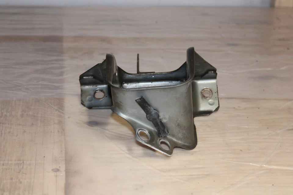 Soporte de montaje del motor delantero Mazda 626 1993-2002 2,0 L Foto 3 de 4