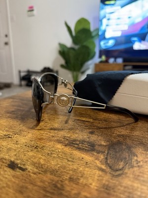 Versace Vintage Oval Sunglasses Black Metal Frame Brown Lens  display picture 3