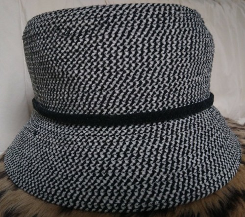 Sombrero cubo Villager Liz Claiborne M/L - Imagen 4 de 4