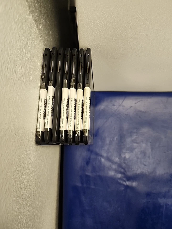 LOT OF 7 Barnes & Noble Nook HD Plus Tablet Model BNTV600A 16GB - Image 4 of 4