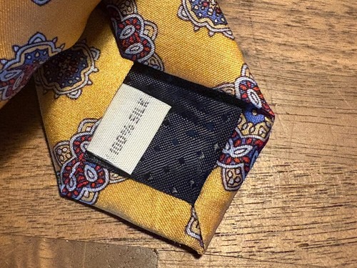 JOSEPH & FEISS Men's 100% Silk Necktie Gold Red Medallions NWT - Picture 8 of 8