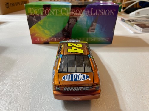 Action 1998 Jeff Gordon #24 Dupont Chromalusion Limited Edition 1:24 Diecast Car - Bild 4 von 8