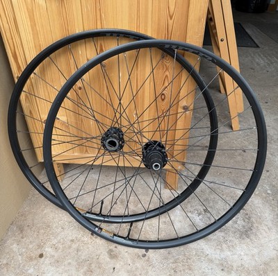 Cannondale WTB i23 650b Lefty 50 Laufradsatz für Topstone Lefty, Ai Offset Shimano