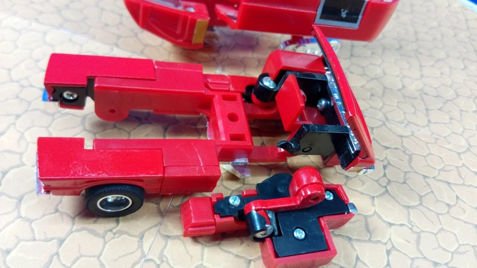 Vintage G1 Transformers 1984  IRONHIDE  broken arm Very Tight Joints - Image 2 of 4