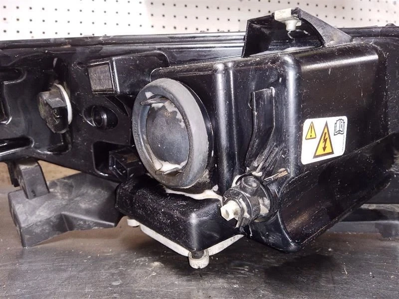 Faro izquierdo conductor xenón HID de 2009 Lincoln MKS 8261300 Foto 4 de 4