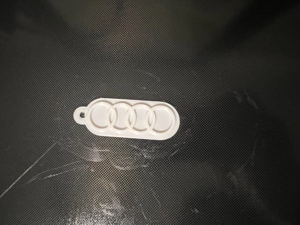 Llavero Logo Coche Audi (Impreso 3D, Blanco) Foto 2 de 2