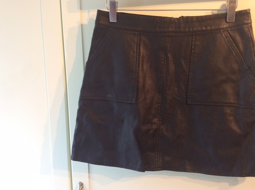 Forever 21 Mini Skirt Medium Black Faux Leather Used BLACK PVC MINI SKIRT W27 - Picture 2 of 12