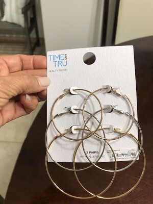 Time And Tru set of earrings