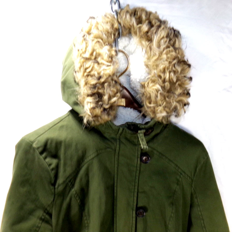 Abrigo Hollister con Capucha Mediano Caqui Verde Forrado Piel Sintética Forrado Capucha Desmontable Foto 2 de 4