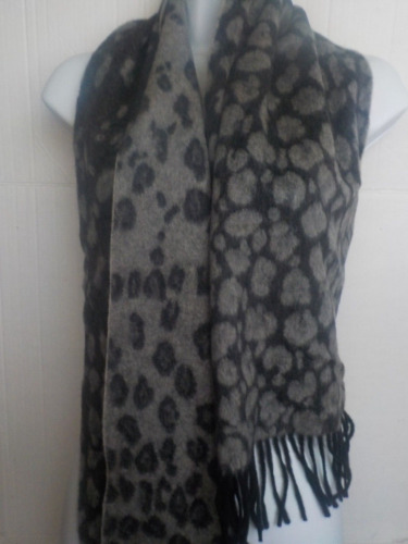 C by Bloomingdales Cashmere Ladies scarf animal pr