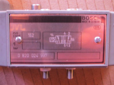 Distributeur Pneumatique BOSCH 5/2 - Référence 0 820 024 997 - Occasion En état De Marche