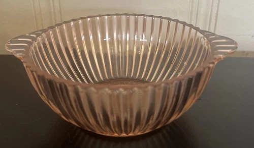VINTAGE QUEEN MARY PINK BOWL, TWO HANDLE, LUG SOUP ANCHOR HOCKING GLASS CO.
