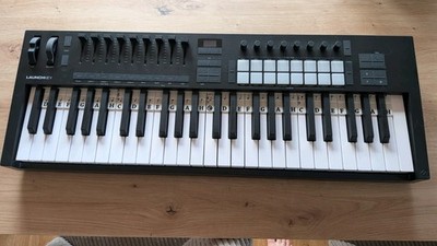 Novation Launchkey 49 MK4 USB Midi Keyboard Controller DAW Synthesizer Pads