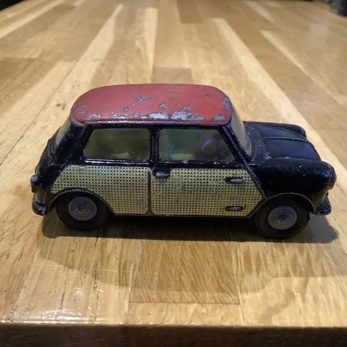 CORGI TOYS MORRIS MINI COOPER WITH DELUXE WICKERWORK No 249 VINTAGE DIECAST