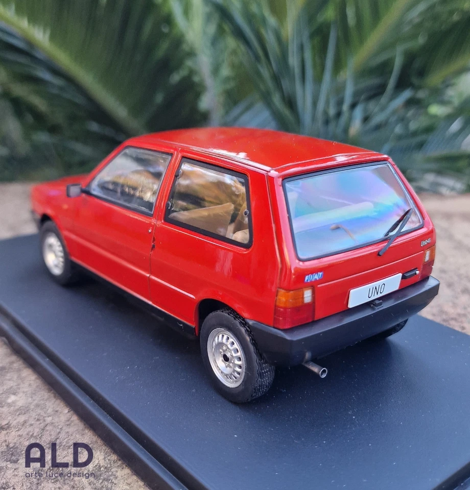 modellino auto scala 1/24 fiat uno 3 porte modellini da collezione die cast - Immagine 3 di 4
