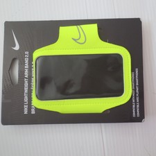 nike lightweight armband 2.0