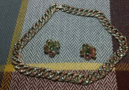 Precioso collar tono dorado y brillantes con pendientes perforados 01d* - Imagen 5 de 11