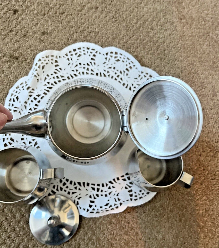 VINTAGE STAINLESS STEEL tea?water? PITCHER WITH CREAMER, SUGAR SET-REED & BARTON - Image 4 of 4