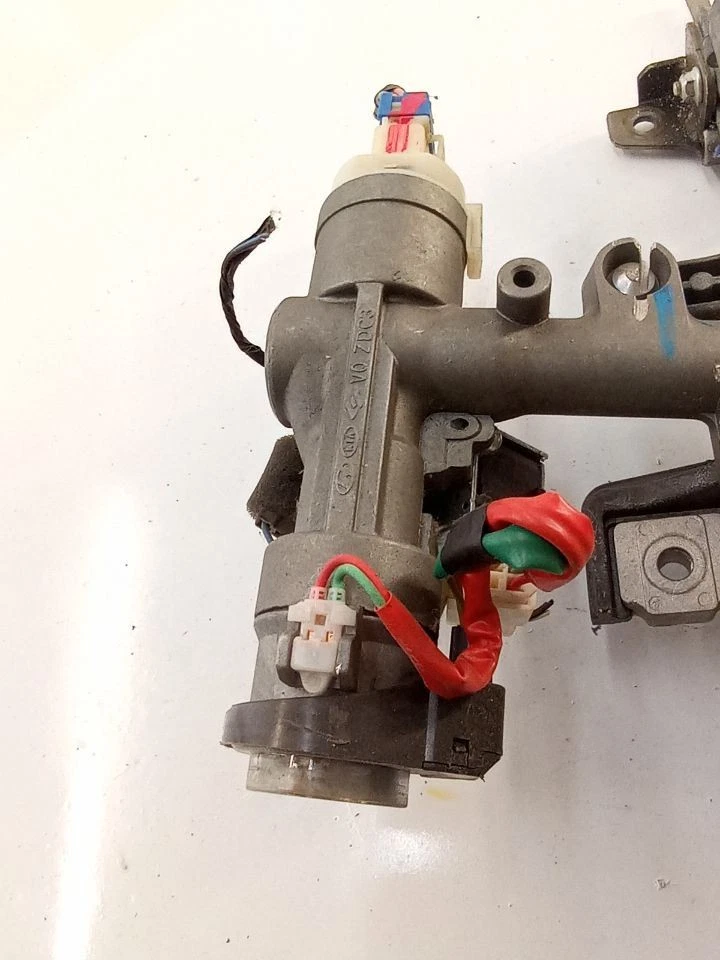 2006-2012 2014 Kia Sedona Ignition Switch w/o Key OEM - Image 2 of 4
