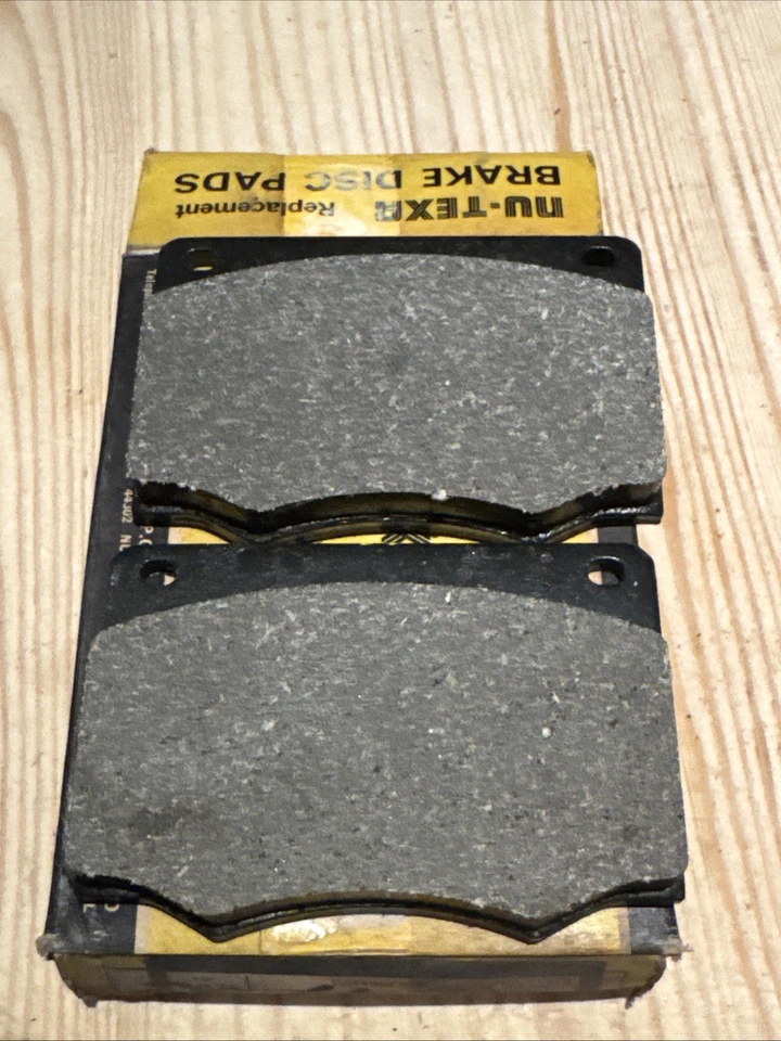 Jeu de plaquettes de frein avant Ford Cortina Mk3 Estate 1.6 et 2.0 période NOS - Photo 2/4