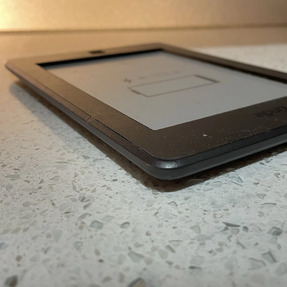 Amazon Kindle Touch Graphite D01200 4th Generation - Image 4 of 4