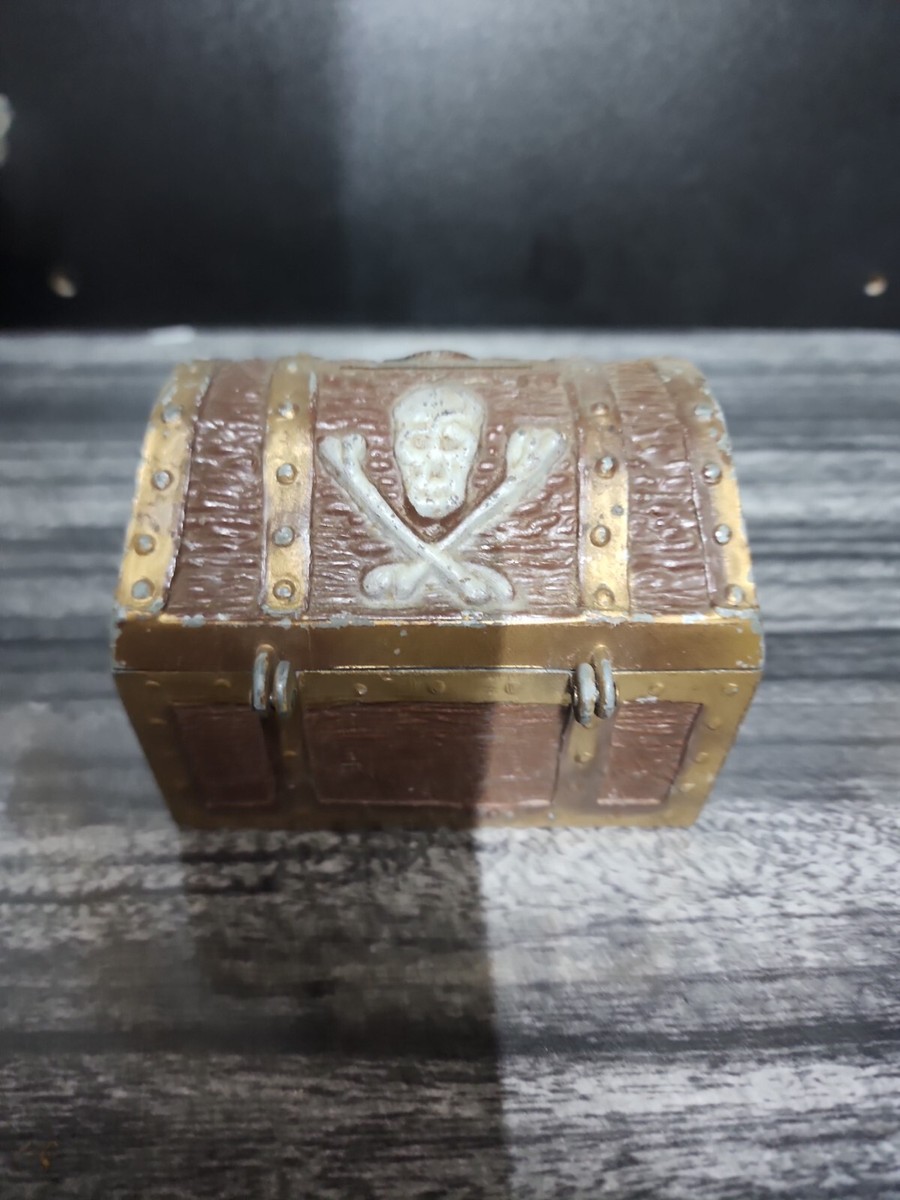 希少1965年　THE TREASURE CHEST Vtg Gothic Wood Treasure Chest w/Lion Heads, Pewter Hardware