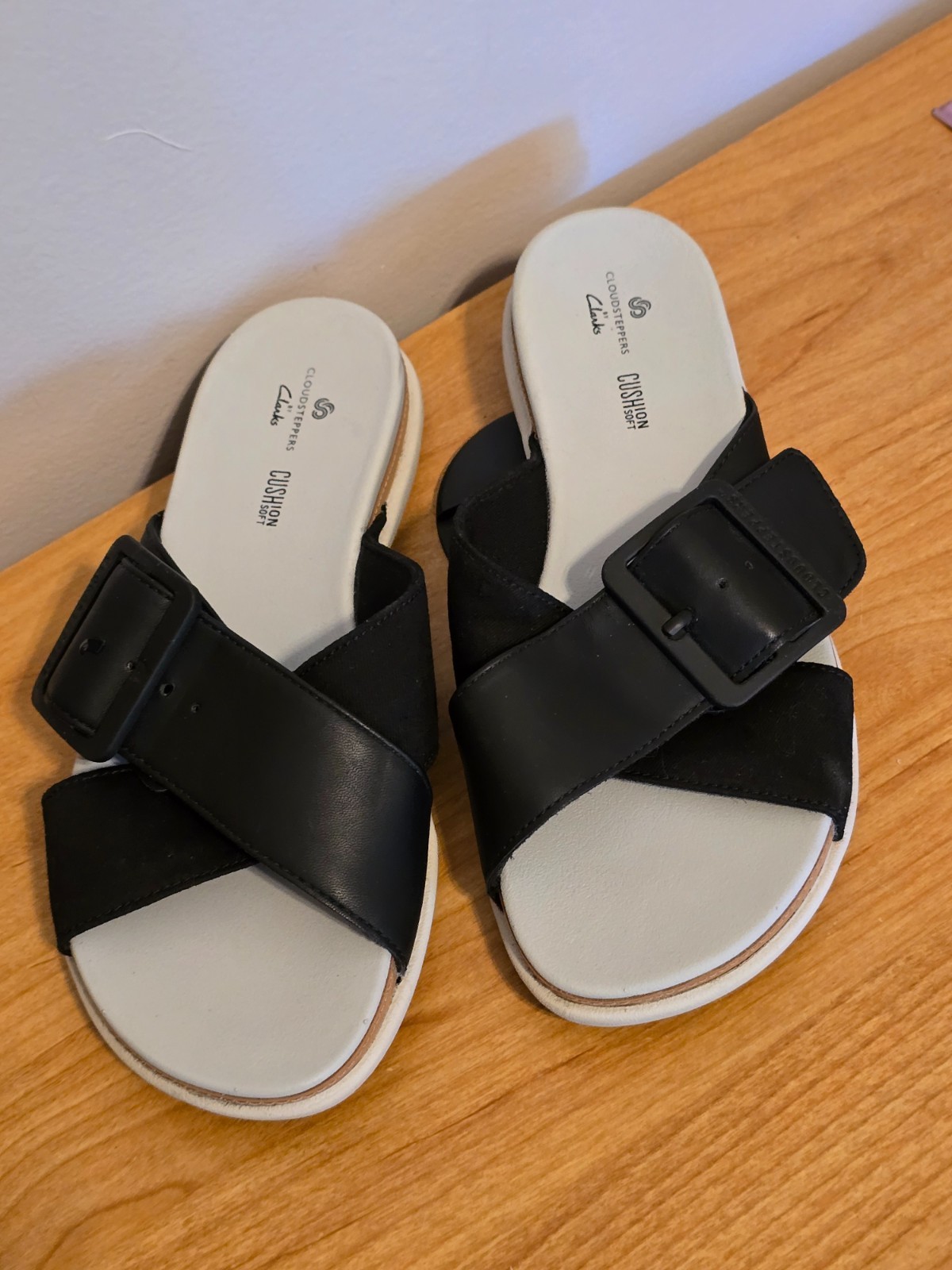 APL Cloudsteppers Clarks CUSHION morbido sandalo donna Eliza aprile slide taglia 6 NERO