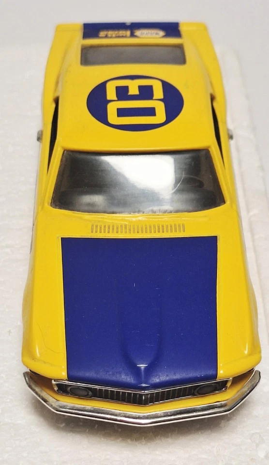 Cinturones y mangueras Ertl NAPA #03 Ford Mustang Bank modelo fundido a presión sin caja muy buen estado Foto 4 de 4