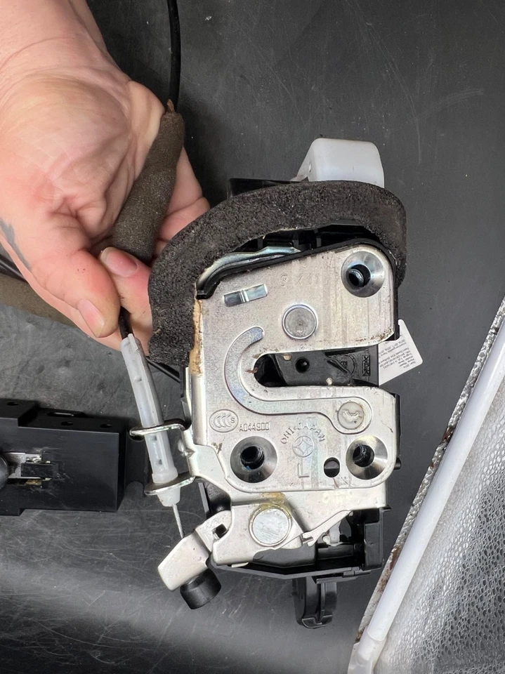 Оригинальная защелка на ручку внешней внутренней двери со стороны водителя для Nissan Versa 2012-2018 годов выпуска - Изображение 3 из 4