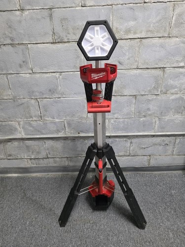 Milwaukee 2131-20 M18 ROCKET 18V Cordless Dual Power Tower Light (Tool Only)