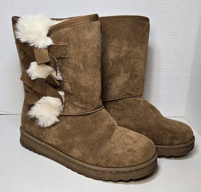 SO Womens 7.5 Abigail Chestnut Brown Mid Calf Suede Winter Boots Bows & Pom-Poms