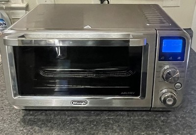 De'Longhi Livenza 9-in-1 Digital Air Fry Convection Toaster Oven Grills Broils