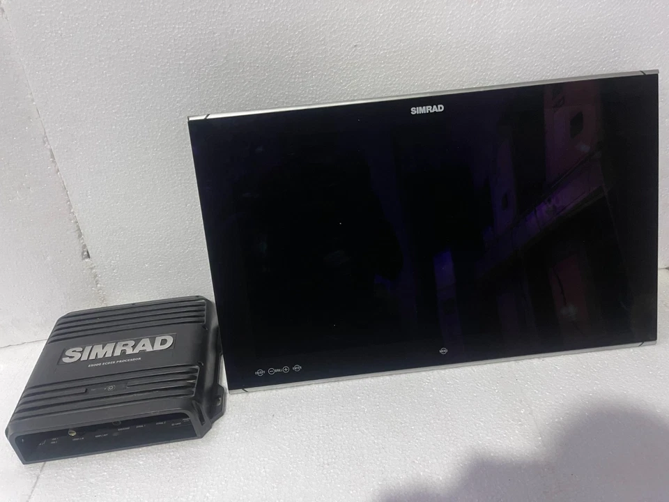 SIMRAD E-5000 ECDIS System E5000 Processor + M50[24/27] Monitor Type Approved - Image 3 of 4