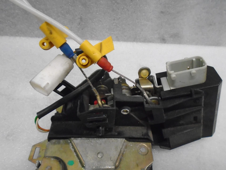 Actuador de cierre de cerradura de puerta trasera izquierda BMW 740IL 99-01 67.11 8 352 165 OEM VI612248 Foto 3 de 4