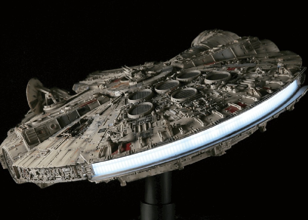 Star Wars Millennium Falcon 1/43 Scale 32