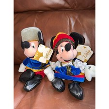 Disney Store Globe-Trotting Russian Mickey and Minnie Mouse Plush Set NWT