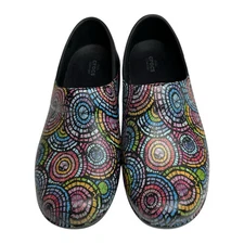 Crocs Neria Pro II Clogs Womens Work Shoes Colorful Graphic Swirl Size 9