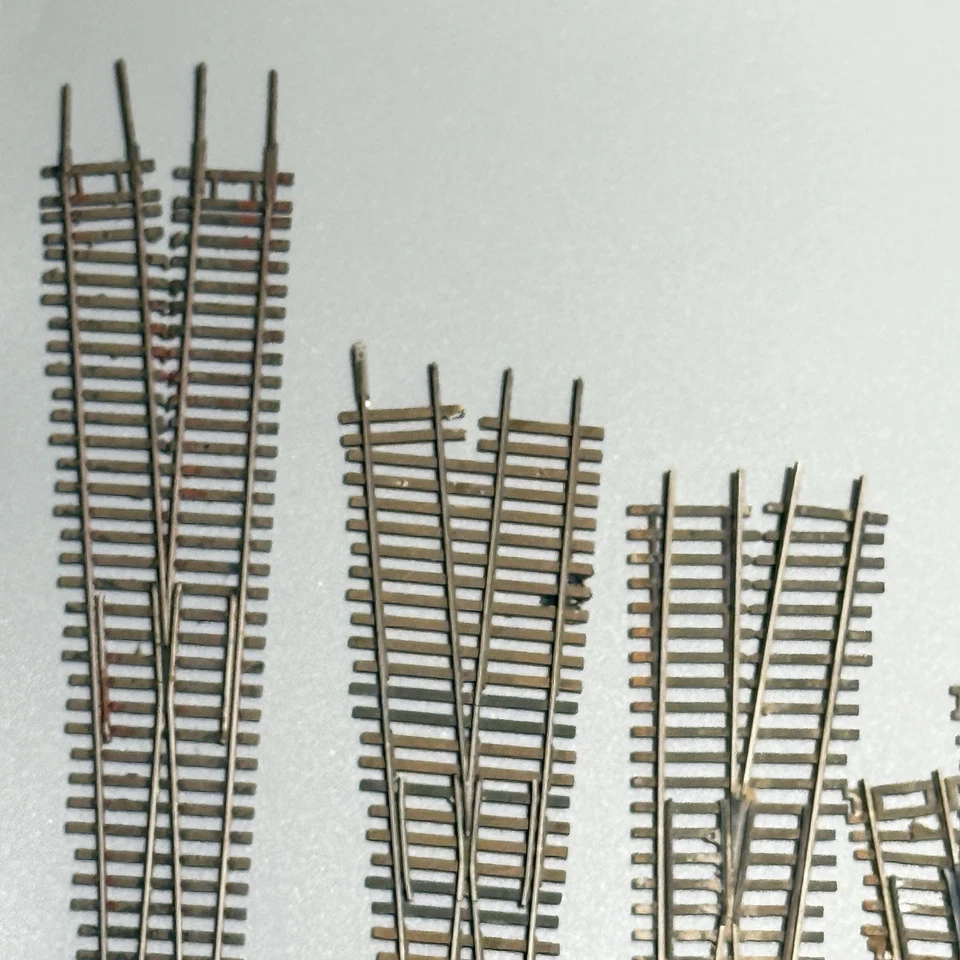 LOT OF 9 MIXED BRANDS TRACK TURNOUTS ATLAS SHINOHARA CODE 83 HO RT/LFT DAMAGE - Image 2 of 4