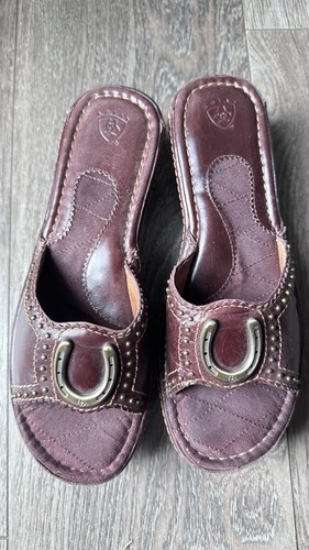 Ariat Casey Leather Wedge Sandal Slides Womens Sz 8B Maroon w/Horseshoe Slip On - Picture 2 of 7