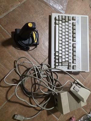 Commodore amiga 600 Vintage Computer Console Excellent Power Supply Mouse Joystick