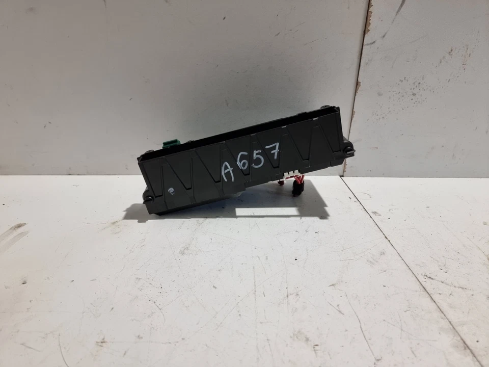 BMW X3 Power Distribution Fuse Box Module Front 2.0Diesel 2013 F25 OEM 925946701 - Image 2 of 4