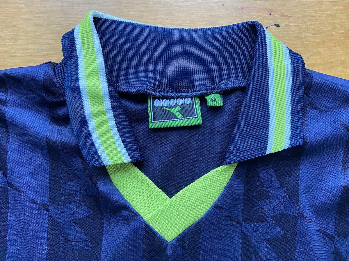 DIADORA 90s BIG LOGO SHIRT JERSEY VINTAGE sz M MEN FOOTBALL DIADORA 90s BIG LOGO SHIRT JERSEY VINTAGE sz M MEN FOOTBALL
