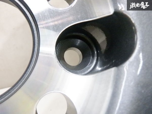 Foto 15 di 24