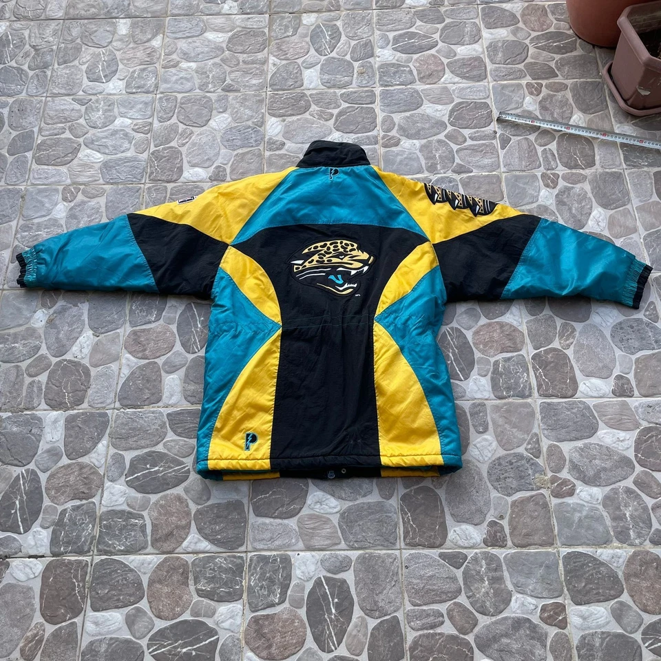 VINTAGE 90 s JACKSONVILLE JAGUARS PRO PLAYER NFL MENS LONG JACKET MENS LARGE - Image 2 of 4