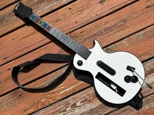 Nintendo Wii Guitar Hero Gibson Les Paul Red Octane + Strap 95125.805 White