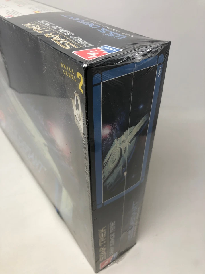 Star Trek Deep Space Nine U.S.S. Defiant A.M.T./Ertl Model Kit - Image 3 of 4