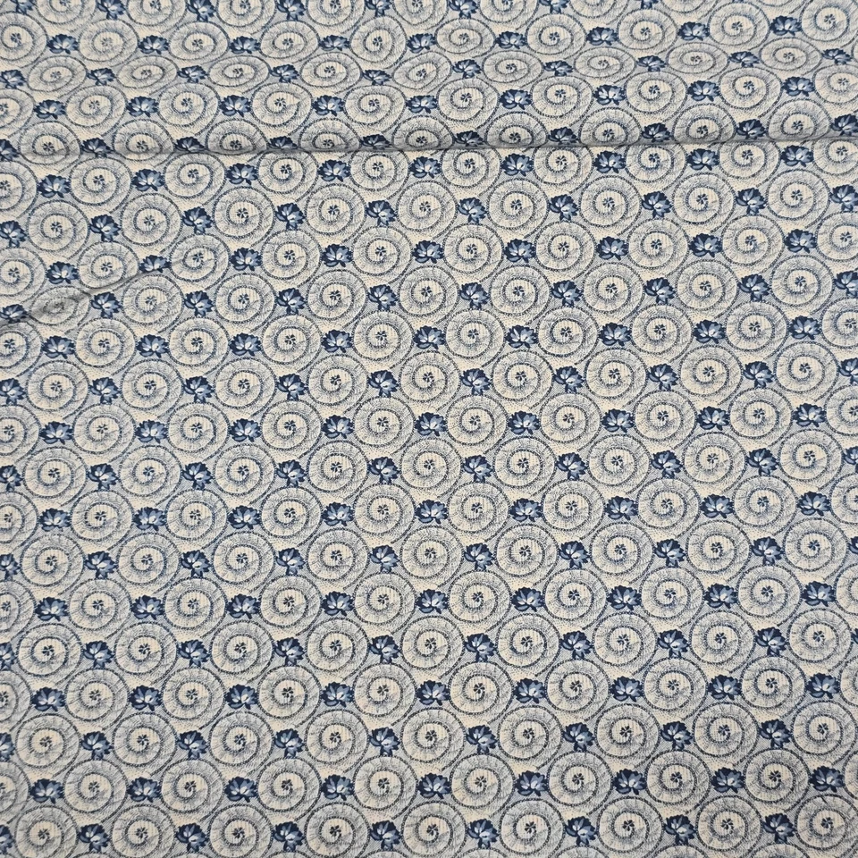 Tela de algodón 36"x44" flores de desplazamiento crema azul marino de General Fabrics Foto 3 de 4