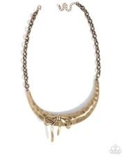 Paparazzi Coquette Cause - Brass - Hammered Crescent Plate - Loopy Bow - Necklac