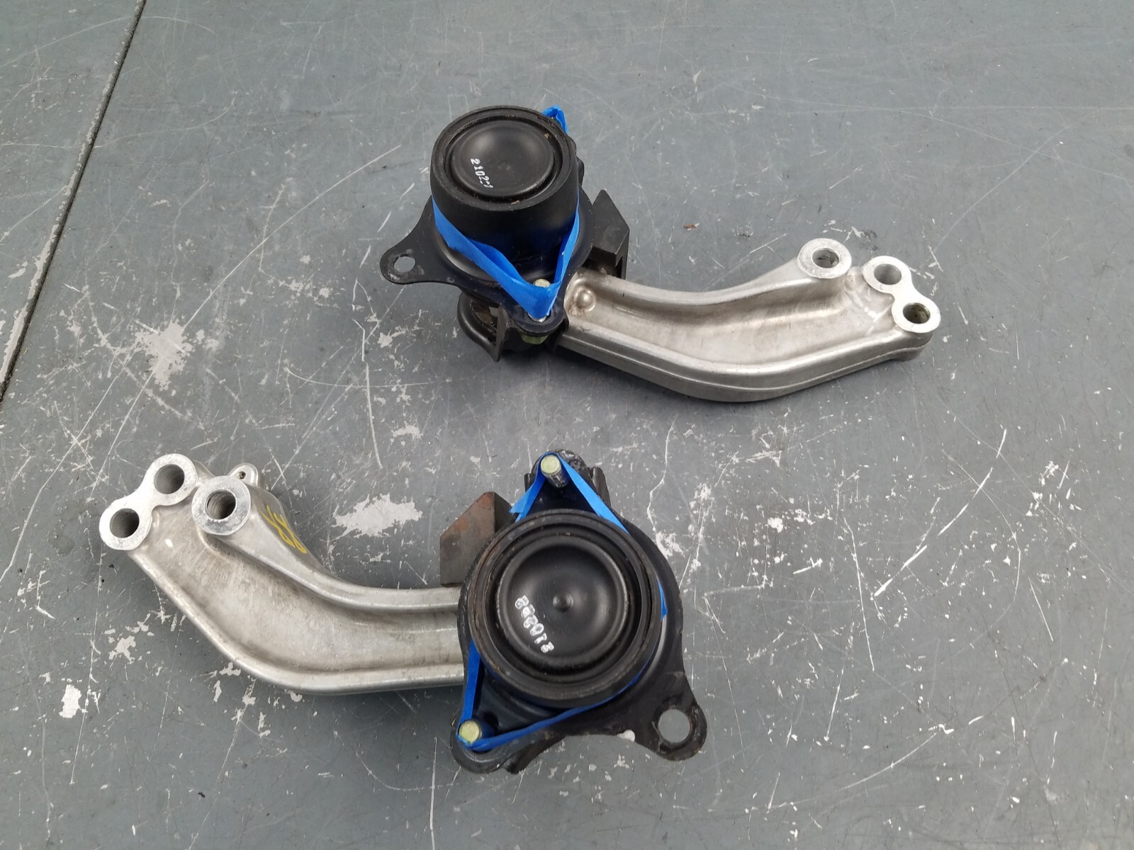 2021 Acura NSX Left / Right Top Engine Mounts  #0029 V11